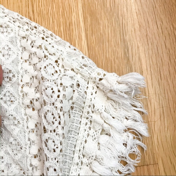 ✨ Lace Top ✨ - Picture 2 of 2